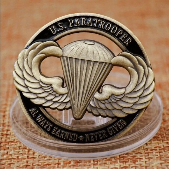 New Gold Tone Paratrooper Challenge Coin - Picture 5 of 5